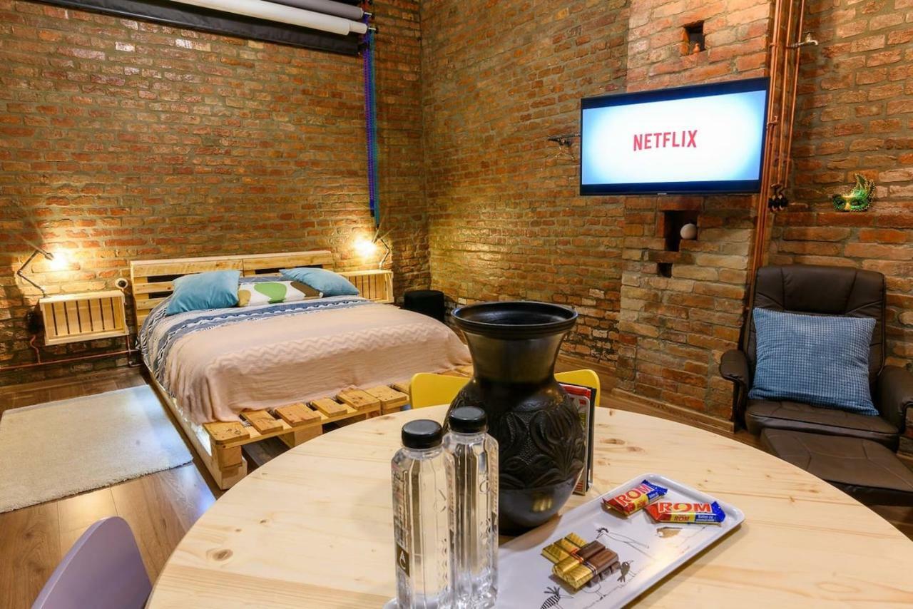 Studio V - Industrial & Original - Old Town Apartment คลูจ-นาโปกา ภายนอก รูปภาพ