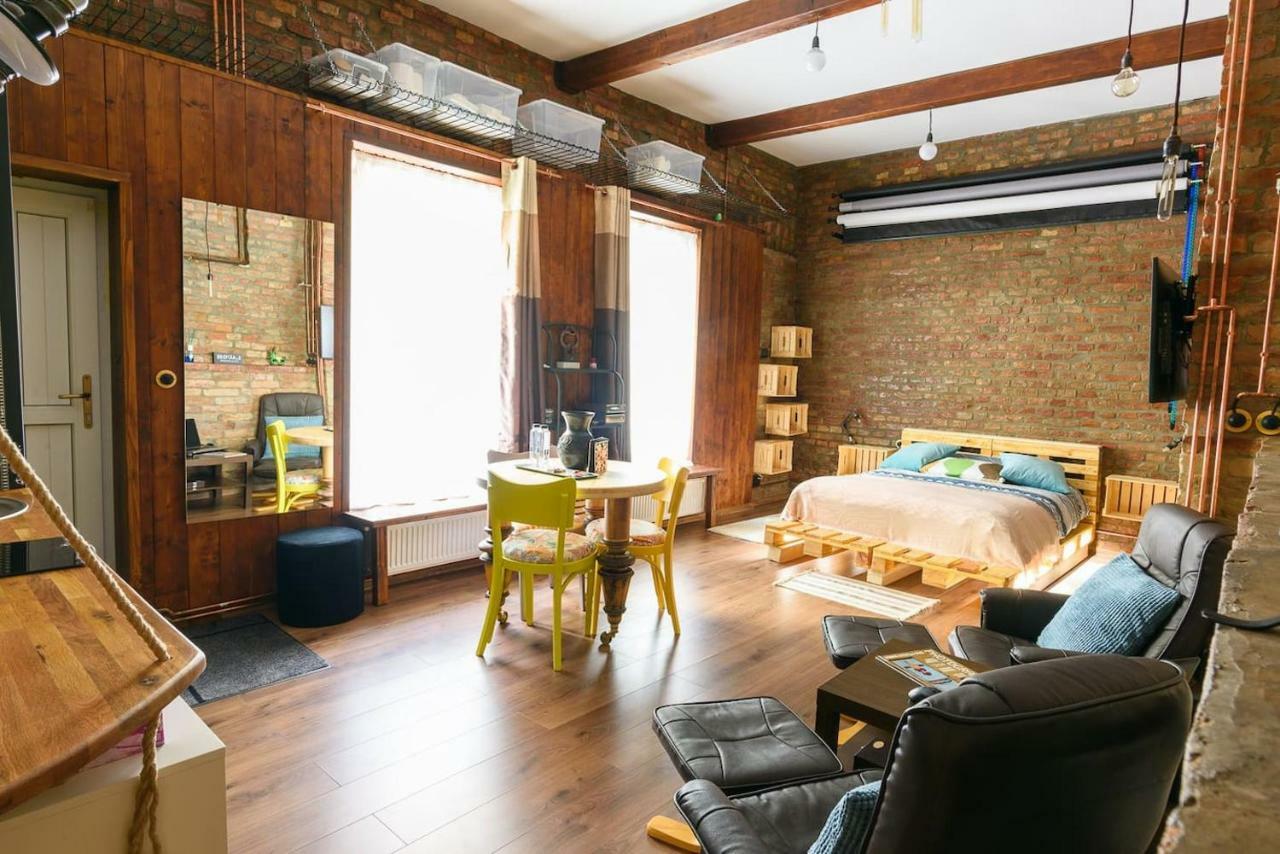 Studio V - Industrial & Original - Old Town Apartment คลูจ-นาโปกา ภายนอก รูปภาพ